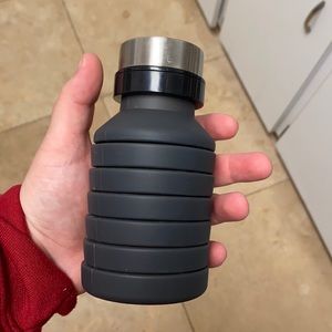 Collapseable bottle